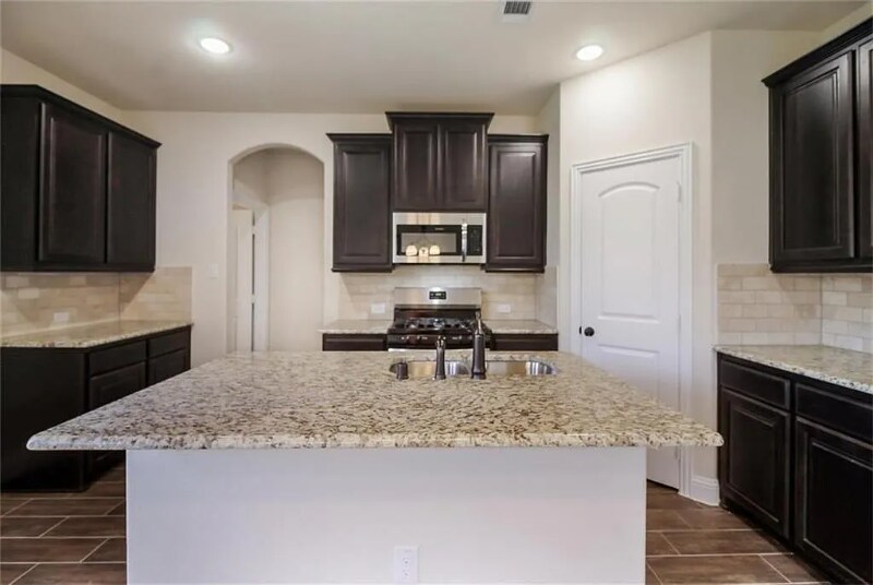 Building Photo - 630 Redwood Dr