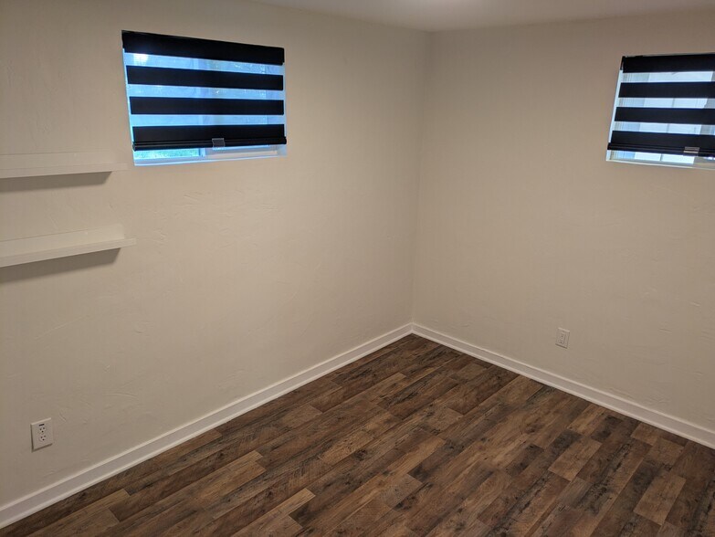 second bedroom - 906 N Division Ave