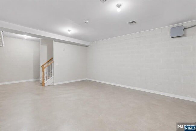Building Photo - 524 Harrison Ave