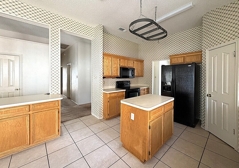 Building Photo - 607 Ottawa Dr