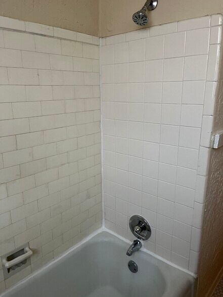 Building Photo - 1861 Poplar Ave