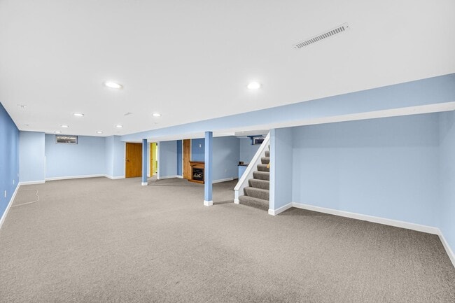 Building Photo - 944 N Jay Ave