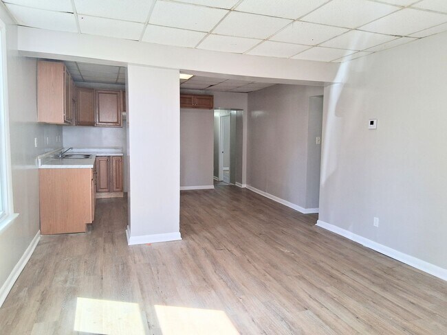 Building Photo - 530 Columbia Ave