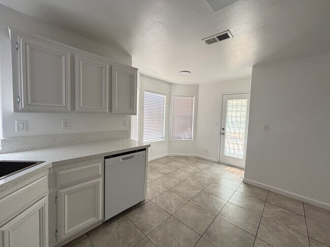 Building Photo - Renovated Spacious East Lancaster Single Story Home