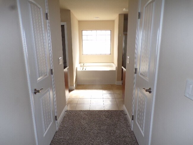 Building Photo - Spacious 3-Bedroom Home