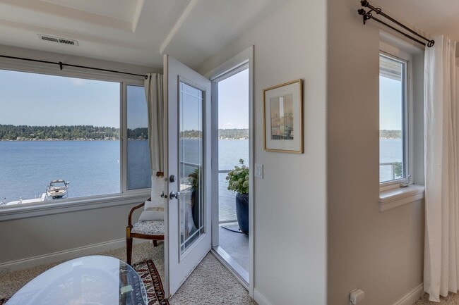 Building Photo - 5bd/3.75ba Sammamish Home