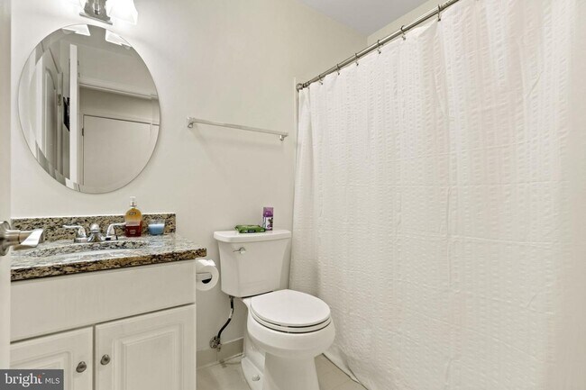 Building Photo - Live the Life with Convenience and Style!
