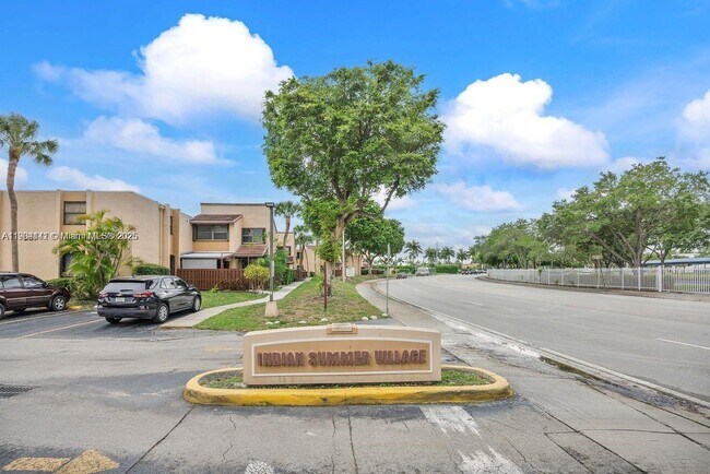 Building Photo - 241 W Park Dr