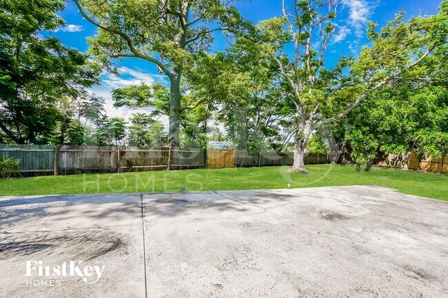 Building Photo - 1802 Ridgecrest St