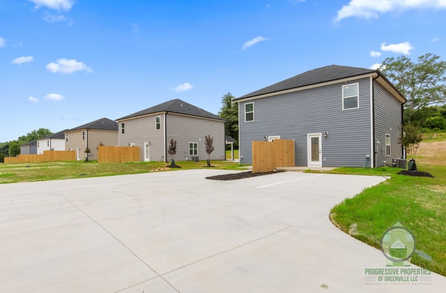 Building Photo - 215 Sitton Dr