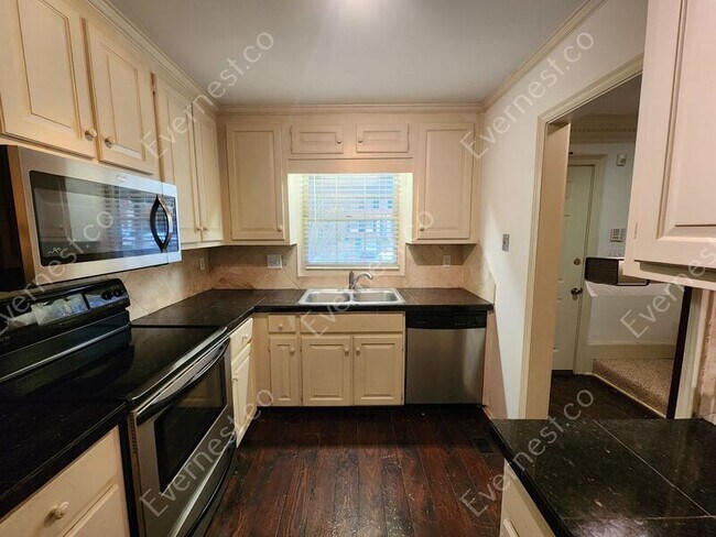 Building Photo - 500 Towergate Pl