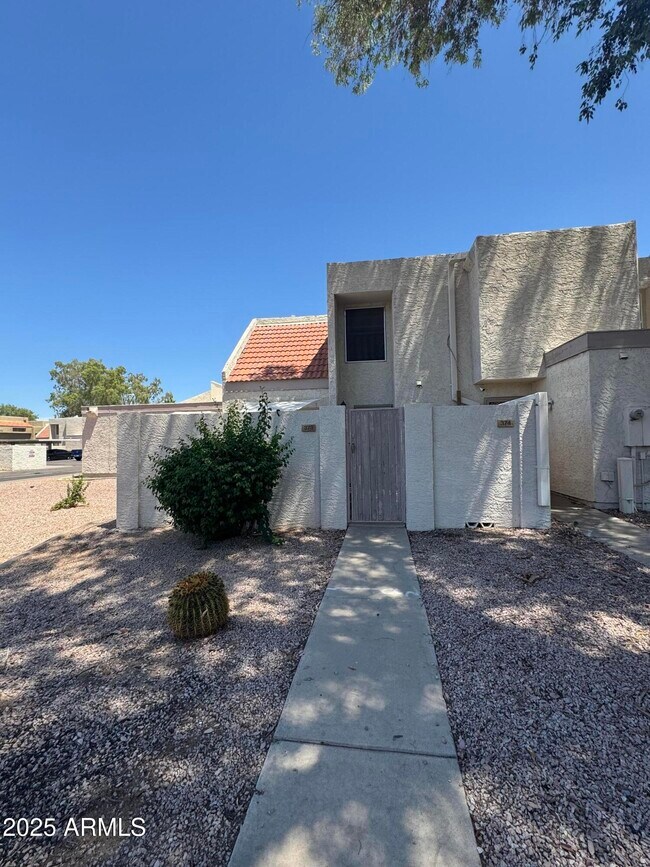 Building Photo - 1342 W Emerald Ave