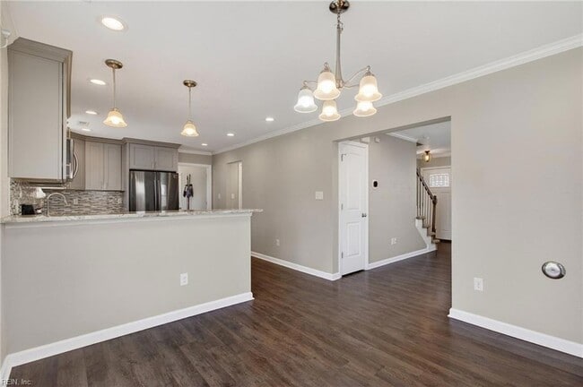 Building Photo - 3016 Aaron Dr