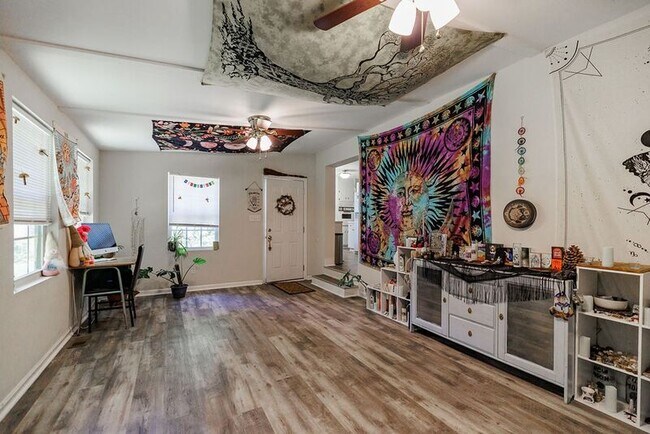 Building Photo - 265 Brentwood Dr