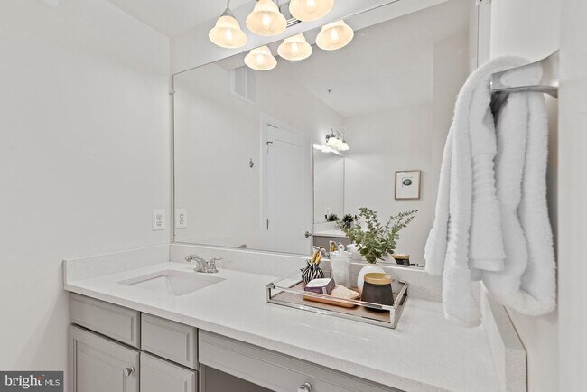 Building Photo - 44742 Tiverton Sq