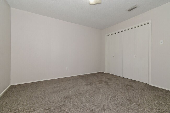 Building Photo - 1703 La Fontaine Ln