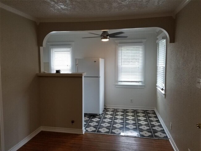 Building Photo - 1230 Cortlandt St