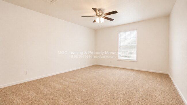 Building Photo - Creekwood Park Townhomes: 3 bedroom Duplex with unique floor plan for rent in the Northland