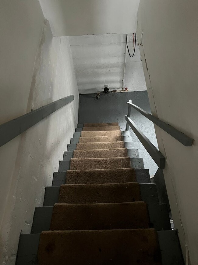 Building Photo - Two Bedroom Townhouse