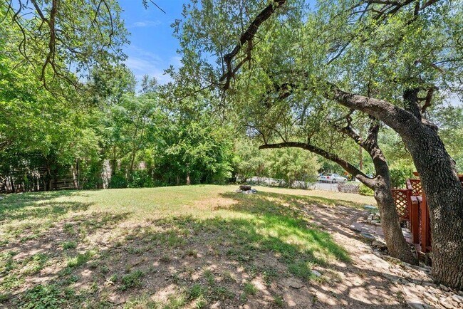 Building Photo - 5208 Sioux Ln