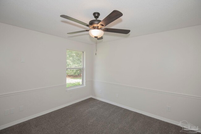 Building Photo - 5490 Oakmont Dr