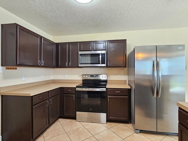 Building Photo - HHUGE RENT REDUCTION  - AVAILABLE NOW & READY FOR MOVE-IN!