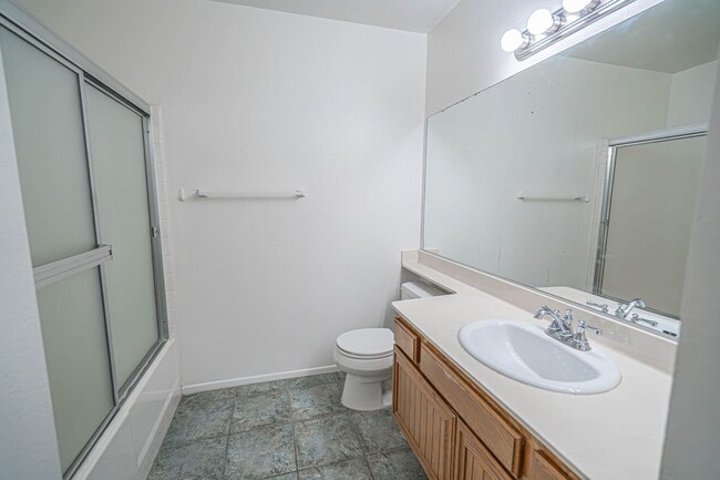 Building Photo - Charming 2-Bedroom Condo with Loft in the American Beauty Community of Canyon Country