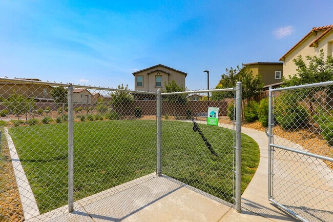 Building Photo - 4 Bed, 2.5 Bath Home In A Gated Community ...