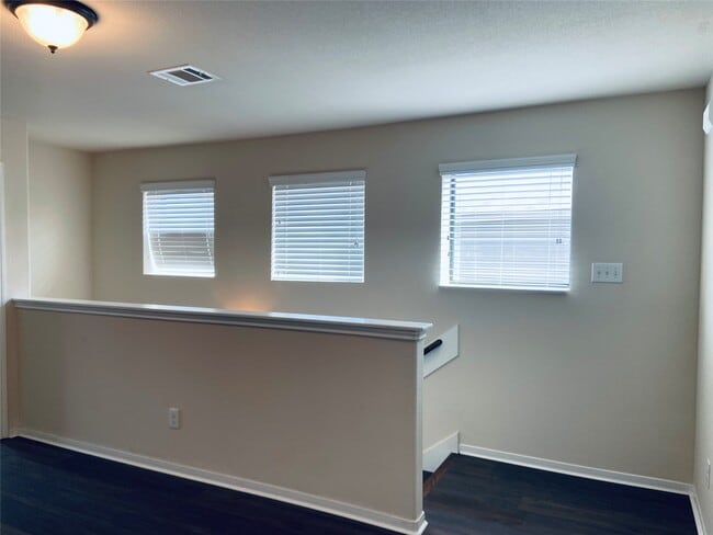 Building Photo - 16003 Thornbill Ln