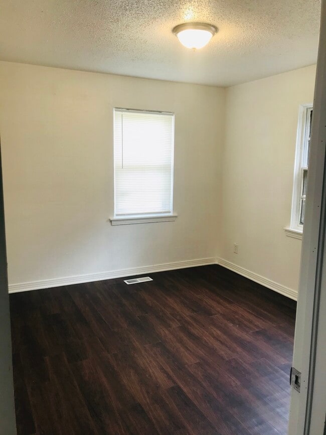 Building Photo - 1416 NE 39th St