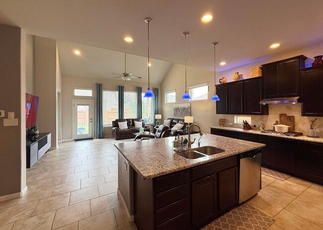 Building Photo - Beautiful 4/3.5 Home Available In Northwest San Antonio!