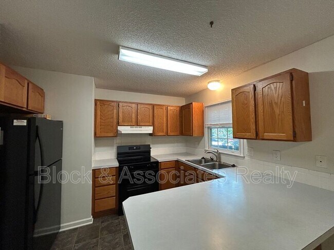 Building Photo - 6088 Yeaton Glen Dr