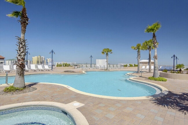 Building Photo - 9860 S Thomas Dr