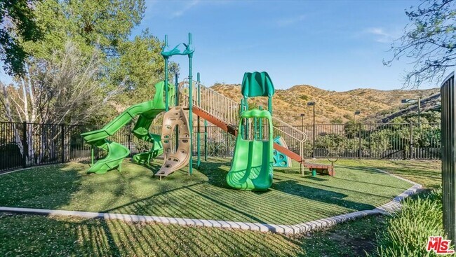 Building Photo - 24124 Mentry Dr