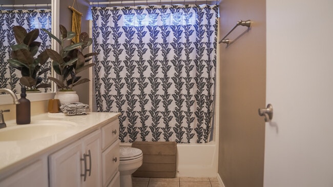 Building Photo - 3915 E Renee Dr