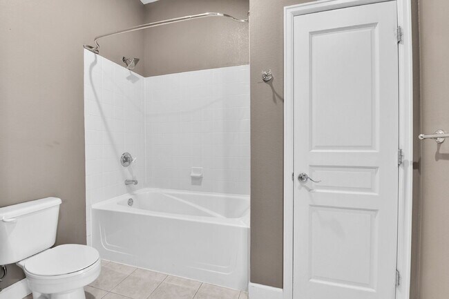 Building Photo - $1,900.00, 1 bed, 1 bath, located in Denve...