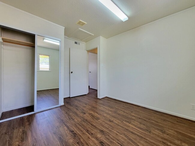 Building Photo - AVAILABLE March 16, 2026 | 2 Bedroom, 1 Bathroom Townhome with 1 Assigned Parking | Located at Wa...