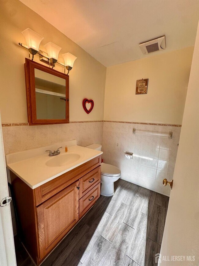 Building Photo - 1202 Green Hollow Dr