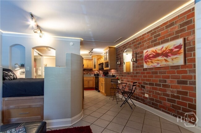 Building Photo - 760 E Campus Rd