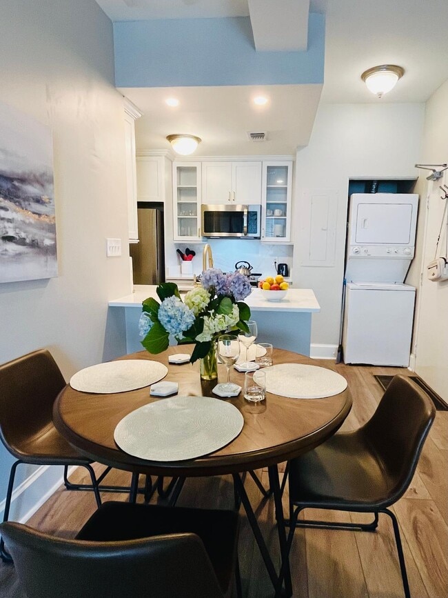 Building Photo - 105 W Oglethorpe Ave