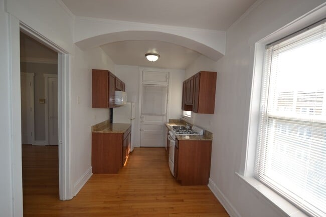 Building Photo - 4402 N Rockwell St