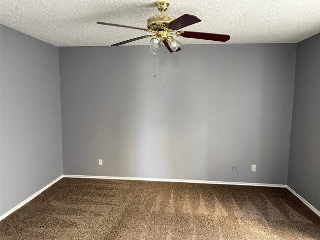 Building Photo - 2501 Gulf Fwy