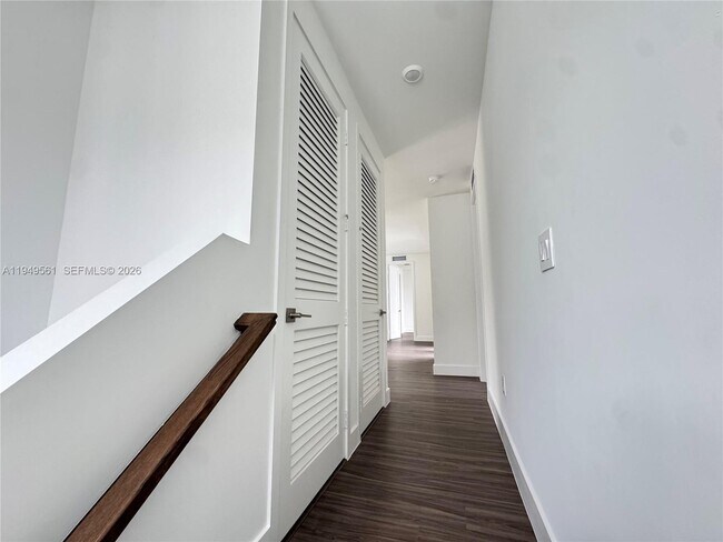 Building Photo - 19749 NE 16th Pl