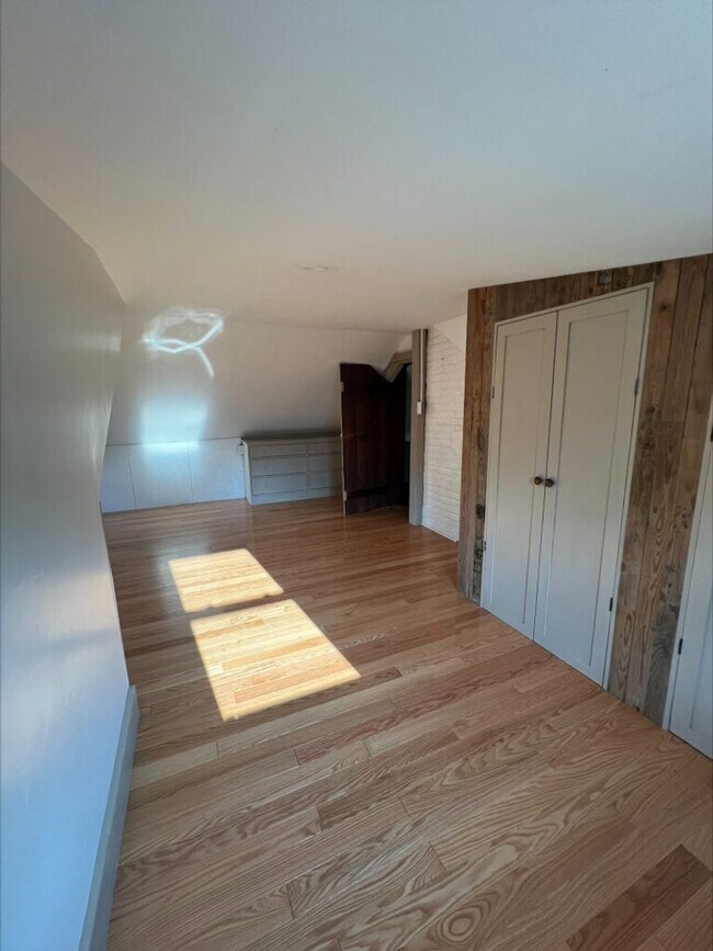 Building Photo - 898 Menges Mills Rd