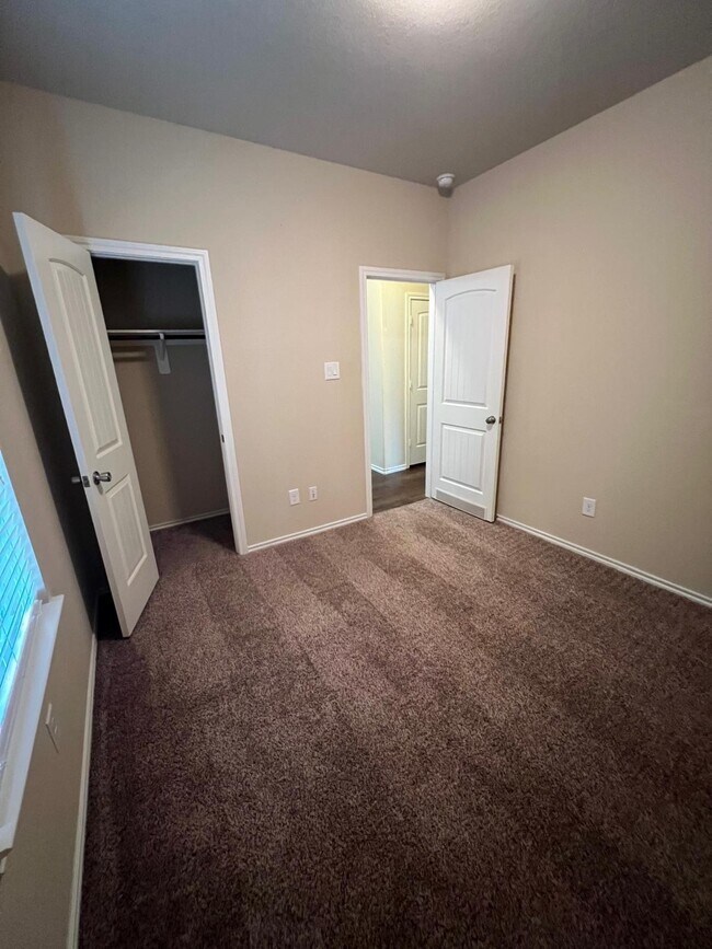 Building Photo - 3650 Sumner Lodge Dr