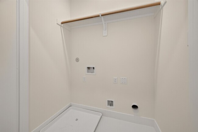 Building Photo - 808 Fortune St
