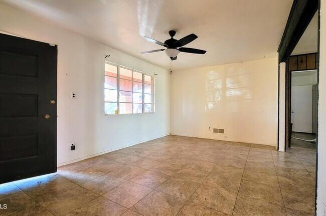 Building Photo - COMING SOON 3-Bedroom 2-bath REMODELED HOUSE