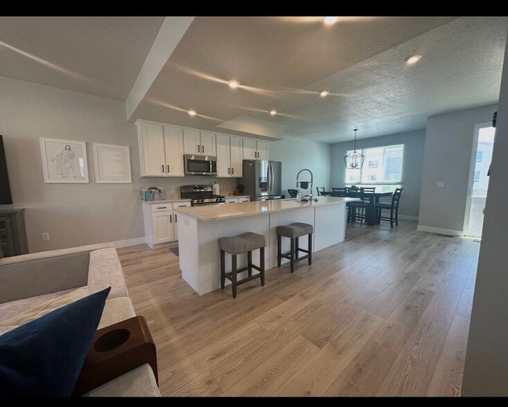 Building Photo - 1023 W 360 S