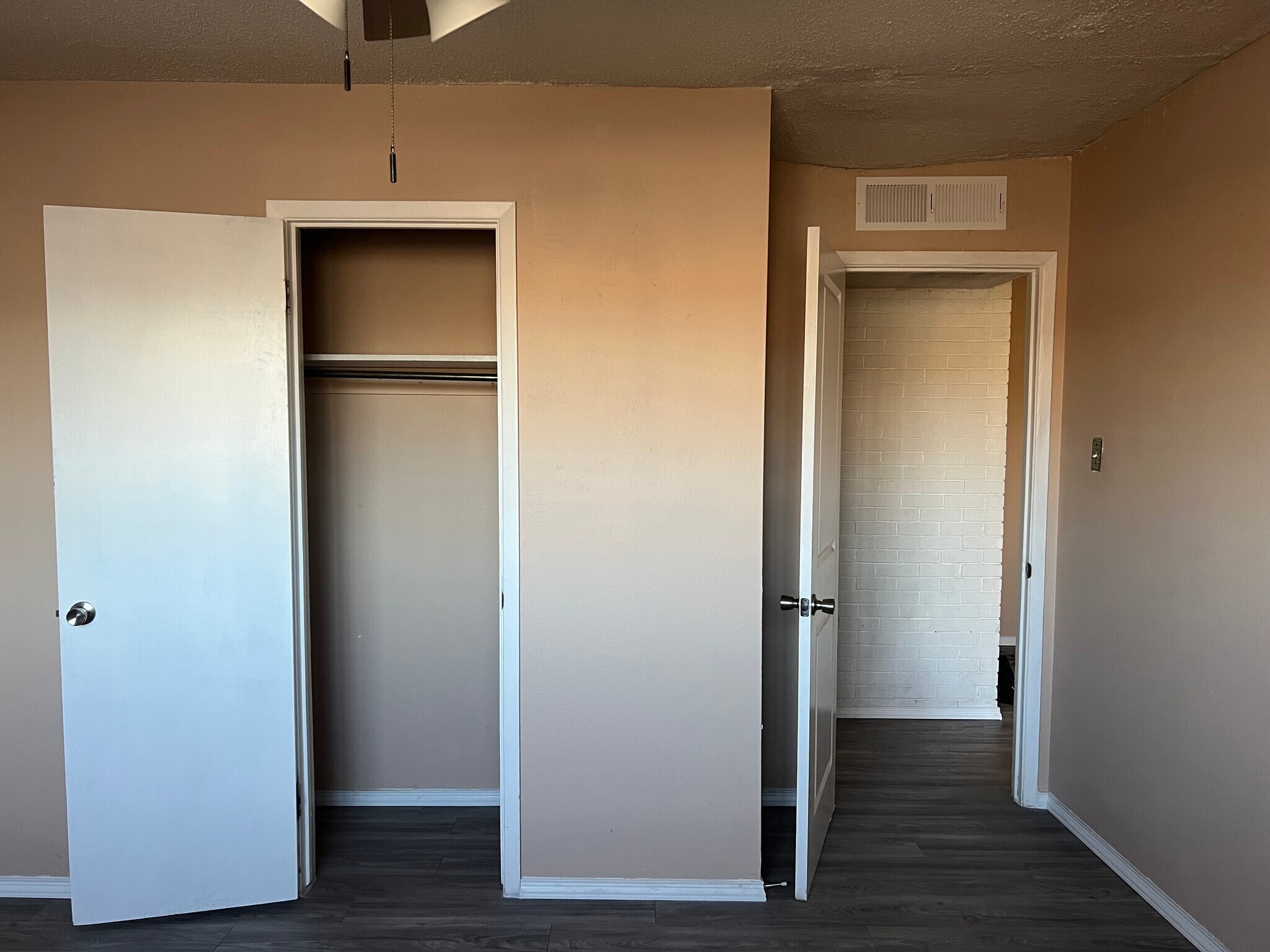 Building Photo - 4504 Comanche Ave