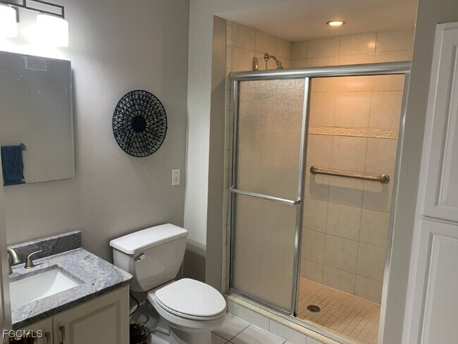 Building Photo - 1925 Clifford St